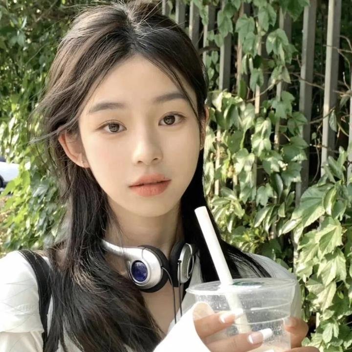 姐姐，过来给我亲亲